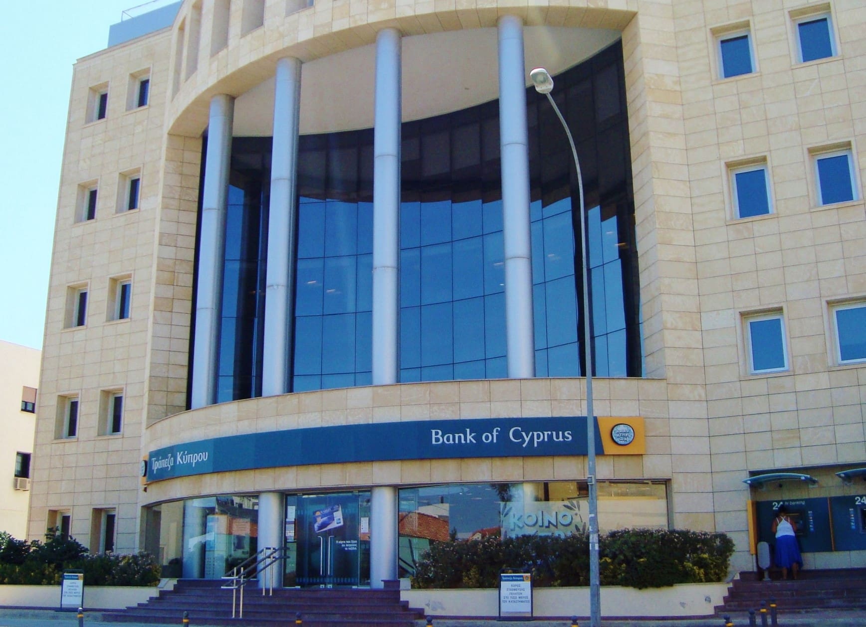 Bank of Cyprus froze bank accounts of sanction-related individuals